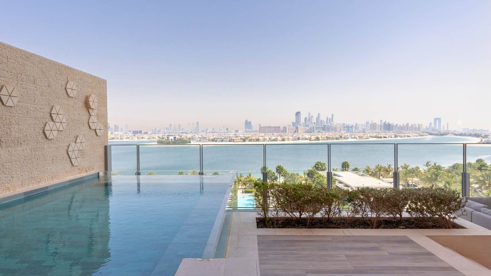 Private swimming pool with Palm view, The Royal Atlantis 3 bedroom sky court Private swimming pool with Palm view, The Royal Atlantis 3 bedroom sky court
